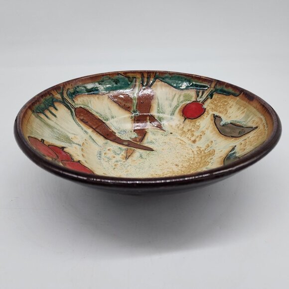 Signed Studio Pottery Bowl Bowl Vegetables Carrots Peas Radishes 9.5" - Picture 7 of 8